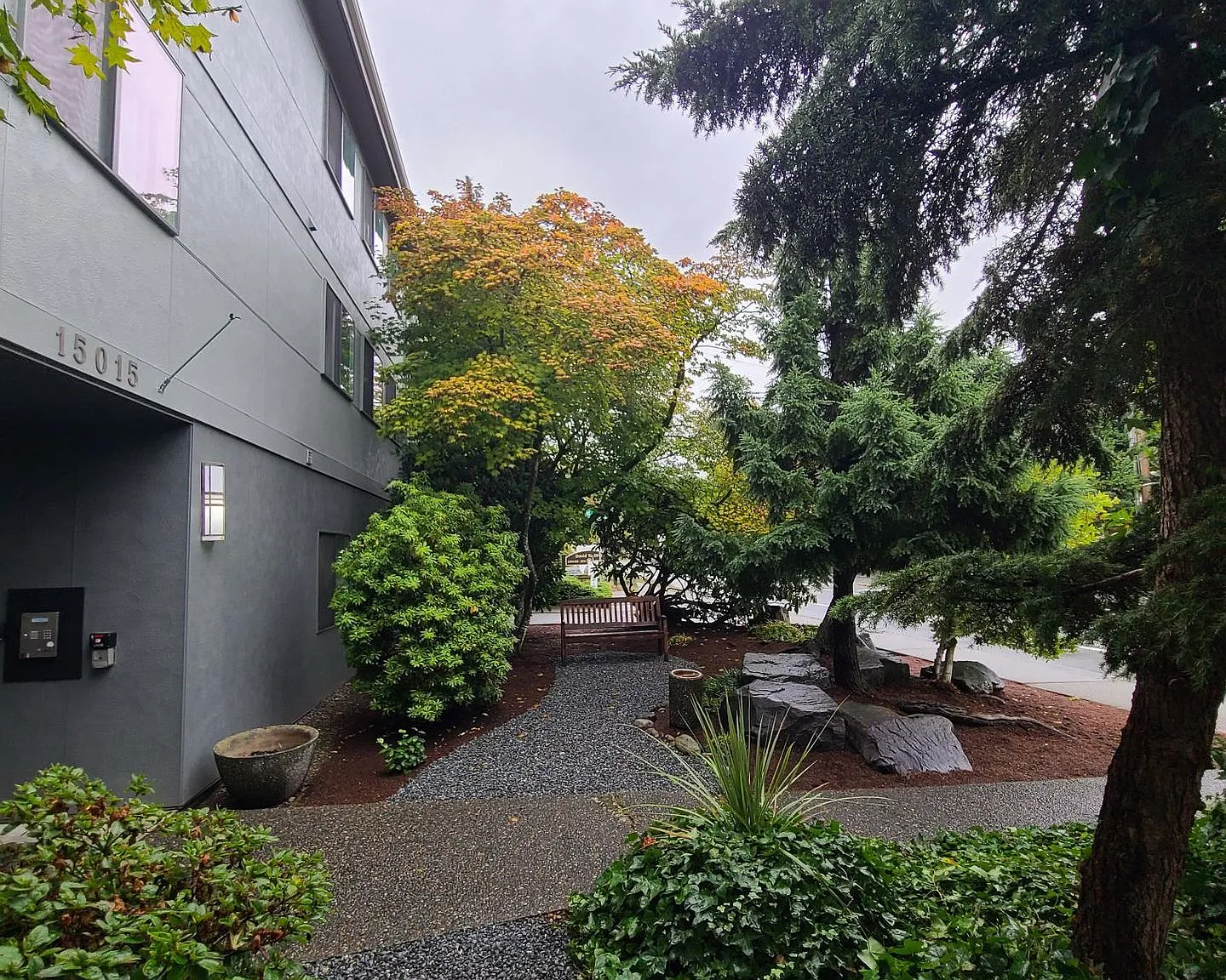 15015 Shoreline Apartments — Photo 3
