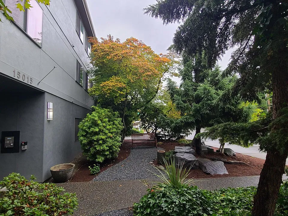 15015 Shoreline Apartments