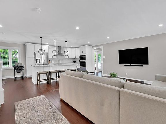 4th image of 3557 Forest Dale Dr