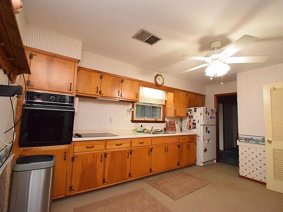 5th image of 95 Hillcrest Ave