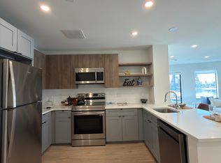 496 Market St #4F, Newark, NJ 07105