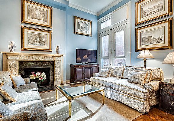 3rd image of 10 E 76th St #2B