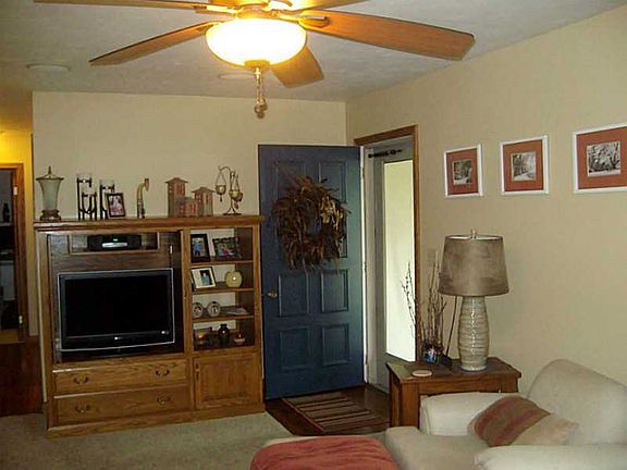 3rd image of 4 S Eastmoor Dr