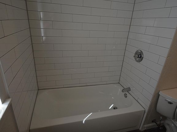 3rd image of 3119 W 4th St