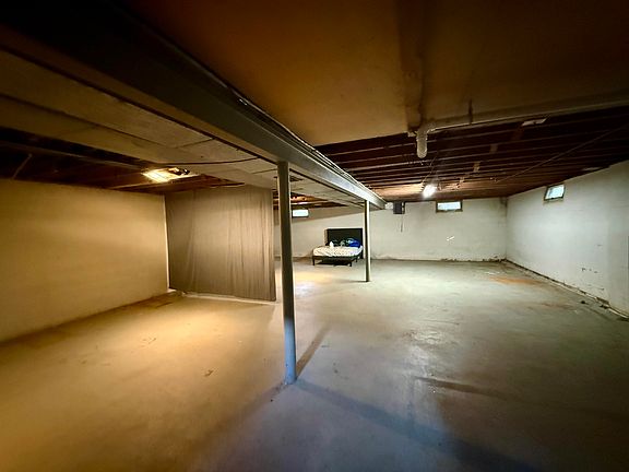 17th image of 651 Dillon St