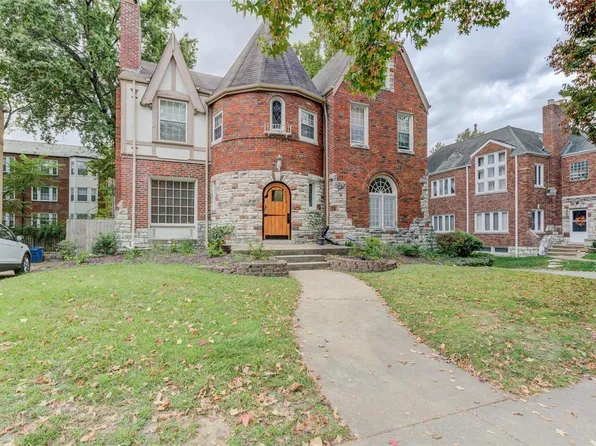 7552 Buckingham Dr, Saint Louis, MO 63105