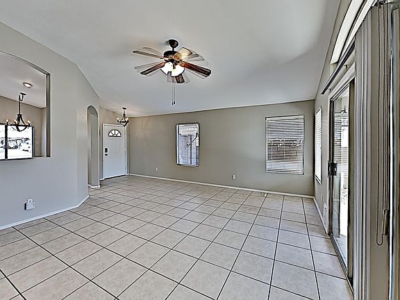 2nd image of 905 E Windsor Dr