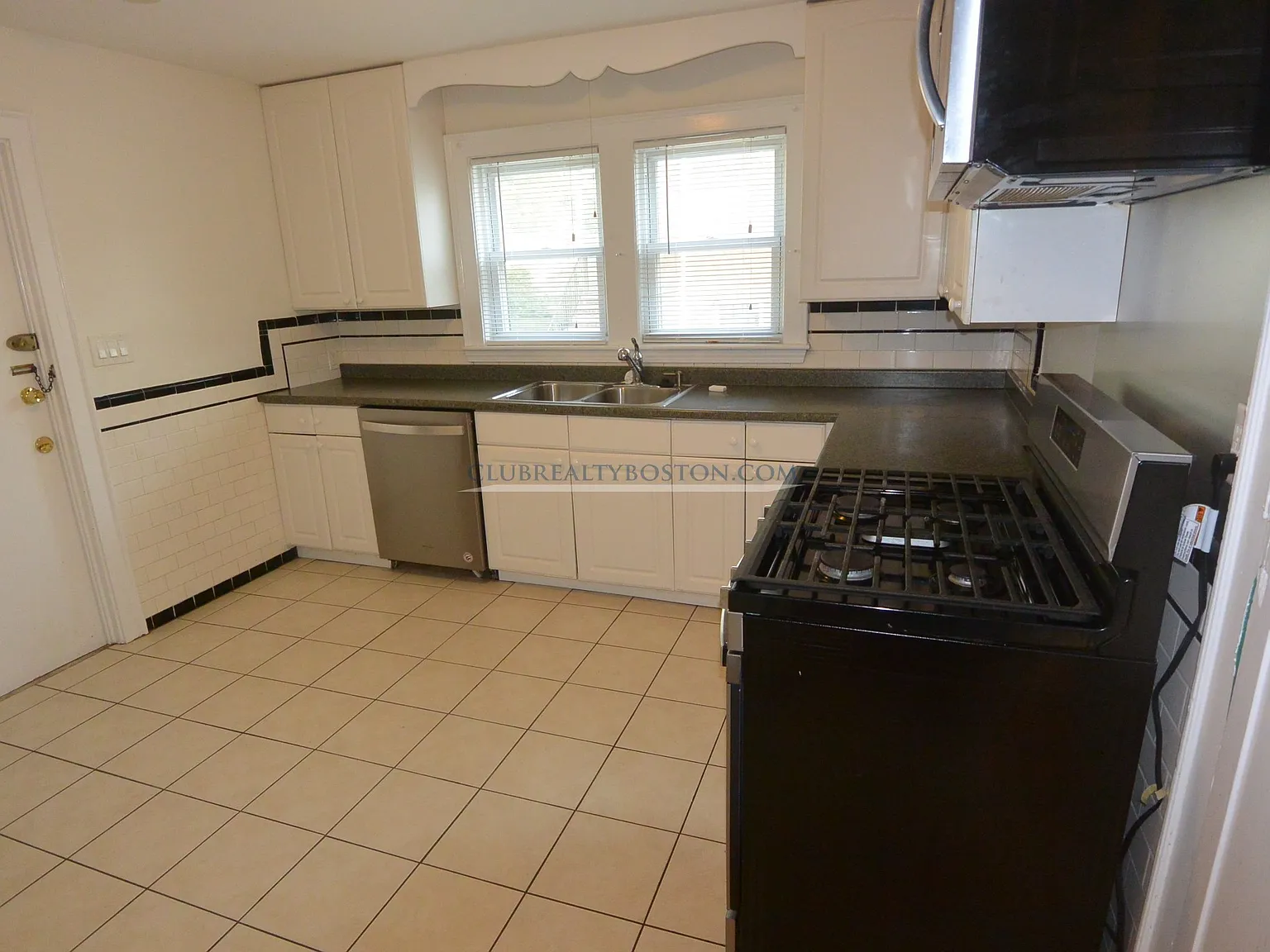 3 bed, 1.0 bath, $3,200 — Photo 4
