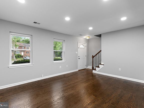 4th image of 1239 Thomas Jefferson Pl