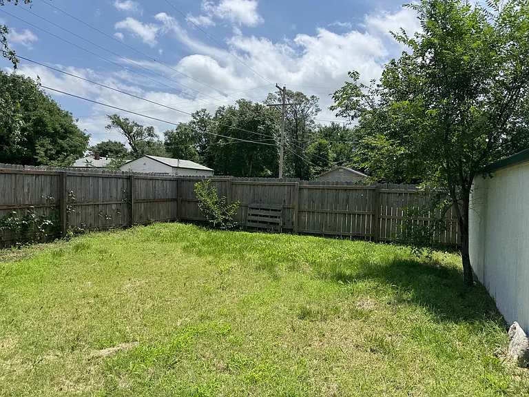 1602 N Volutsia Ave — Photo 24