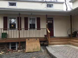 706 S Pascack Rd, Chestnut Ridge, NY 10977