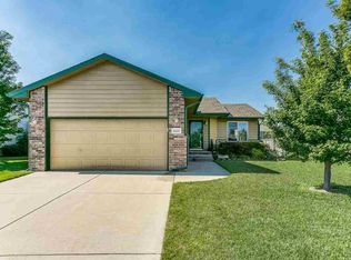 1633 E Winterset St, Goddard, KS 67052