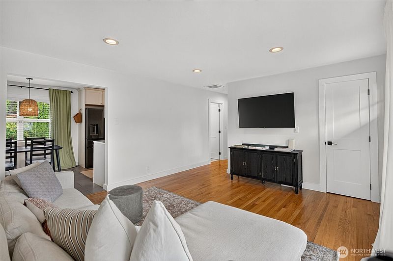 3rd image of 6014 Fleming Street