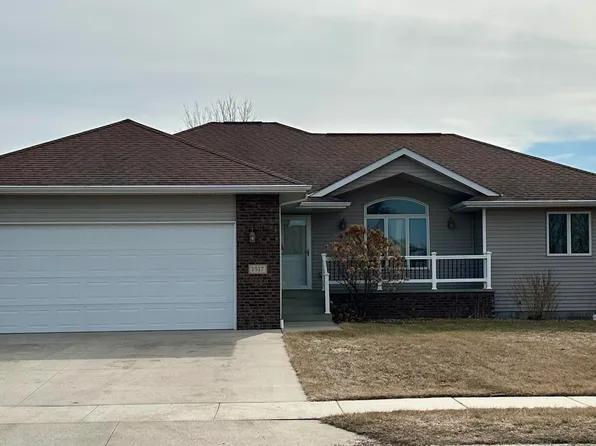 1517 Kemper Ave, Mitchell, SD 57301