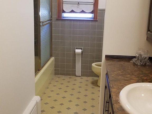 3rd image of 25 Waterford Ct