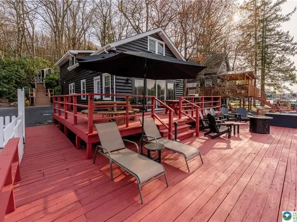 36 S Lake Dr, Lake Harmony, PA 18624