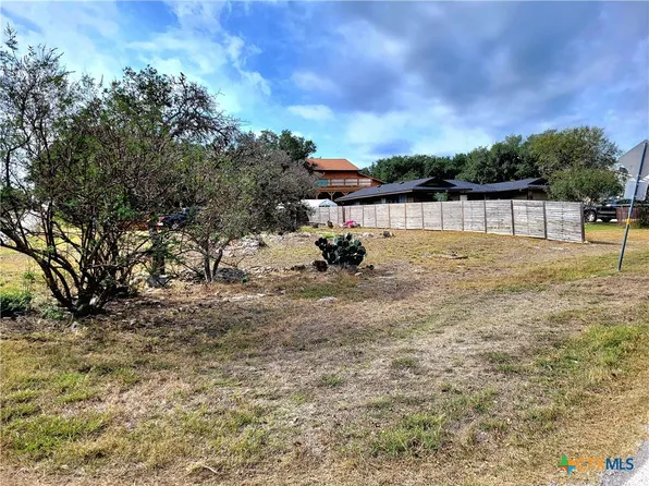 2566 Glenn Dr, Canyon Lake, TX 78133