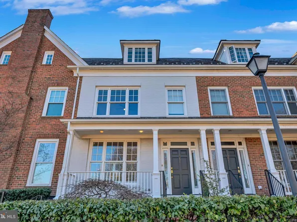 957 Powhatan St, Alexandria, VA 22314