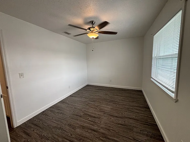 1629 N James Ave — Photo 12