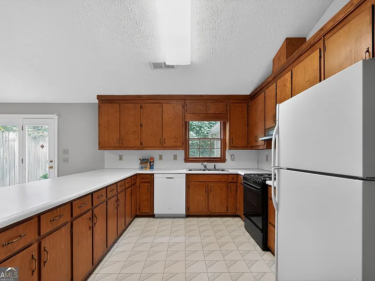 1990 Hutton Dr — Photo 15