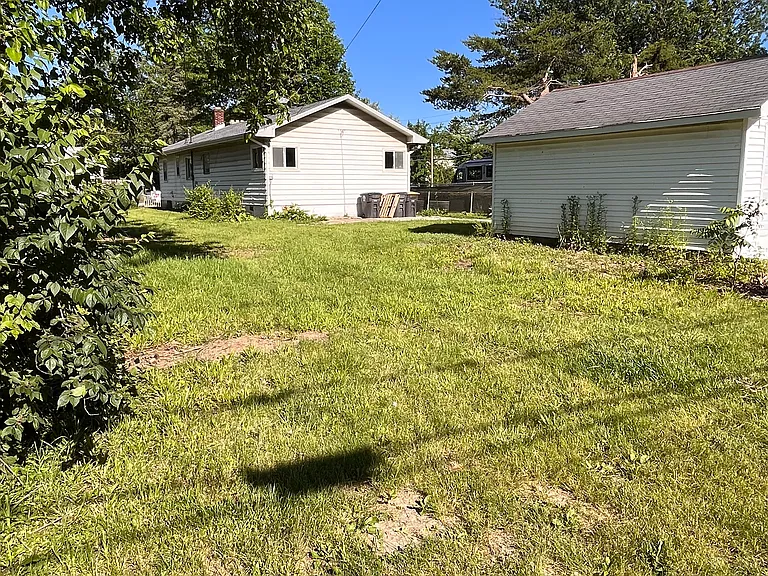 2803 Queen St — Photo 28