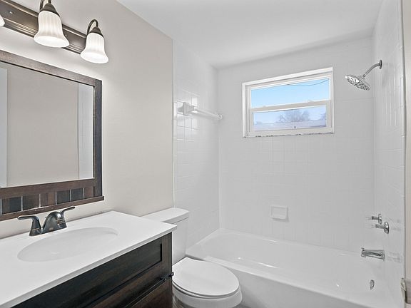 4th image of 431 Milwaukee Ave #2