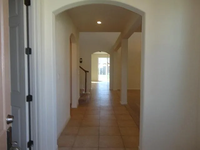 3 bed, 2951 sqft, $3,000 — Photo 2