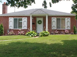 1044 Groby Rd, Saint Louis, MO 63130