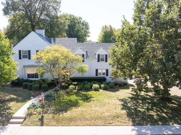 411 W 13th St, Sterling, IL 61081