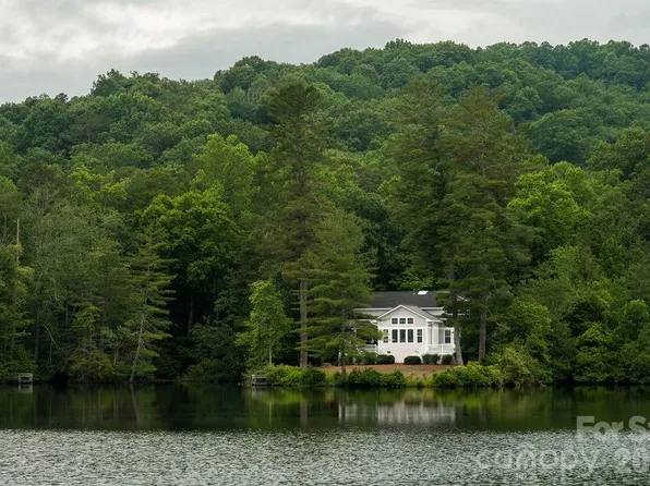 719 Deerlake Rd, Brevard, NC 28712