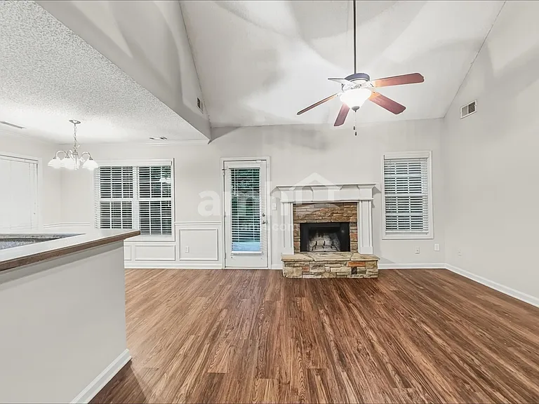 1759 Maxey Ln — Photo 6