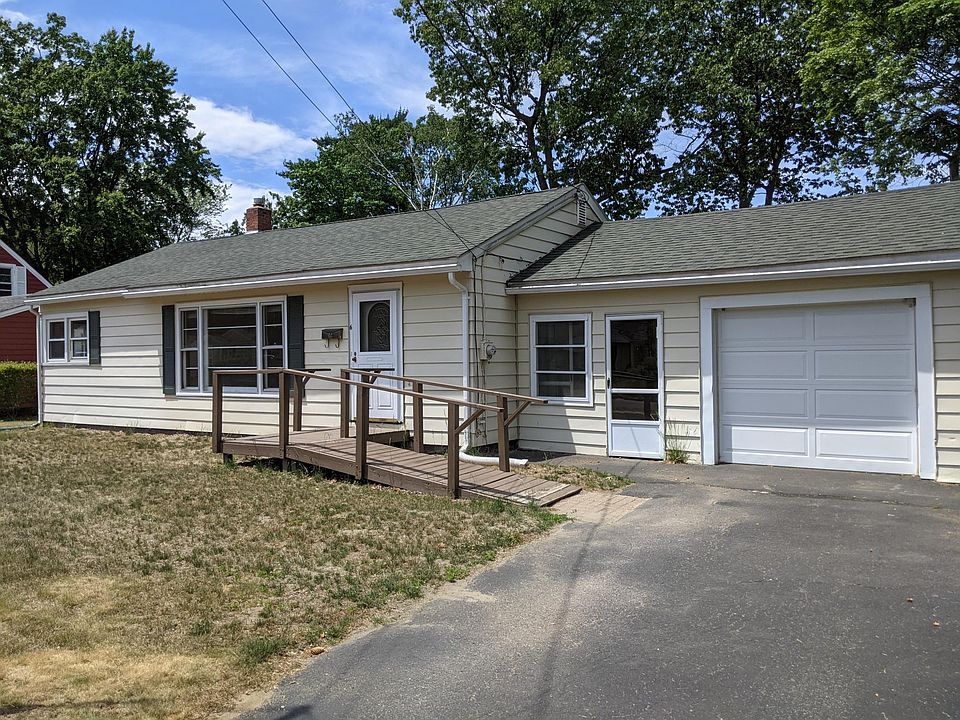 1st image of 6 Brierwood Ln