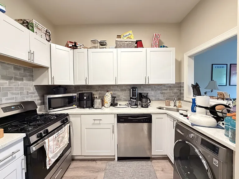 854 W George St #4 — Photo 4