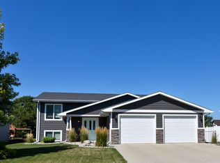 2210 Primrose Dr, Brookings, SD 57006