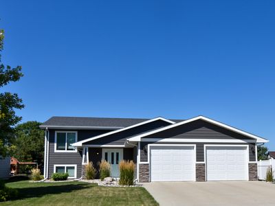 2210 Primrose Dr, Brookings, SD, 57006