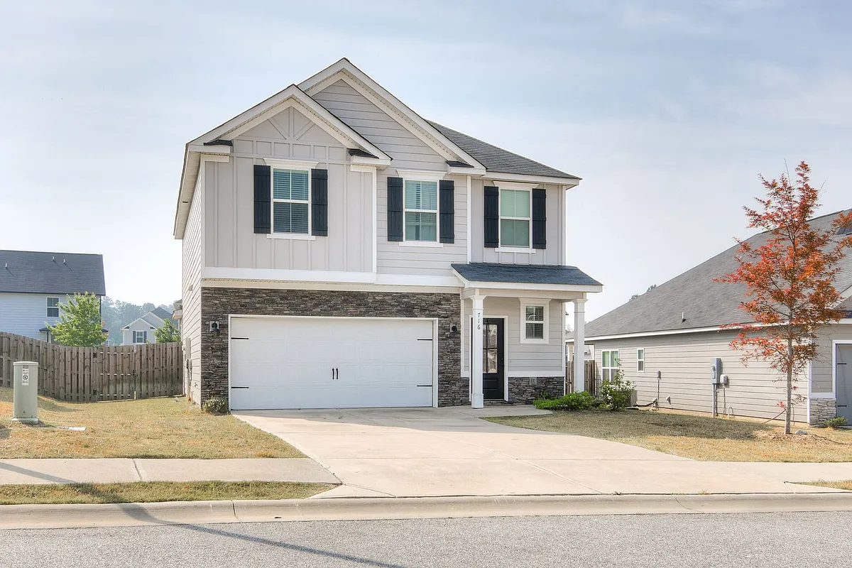 Building Photo - 716 Navan Ln