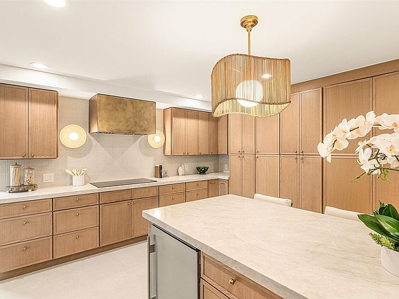 2nd image of 4877 Pineview Circle