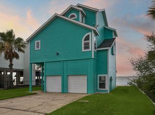 407 Isles End Rd, Tiki Island, TX 77554