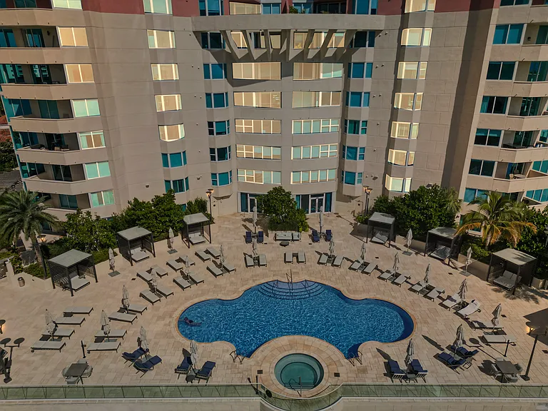 300 S Pointe Dr #405 — Photo 62