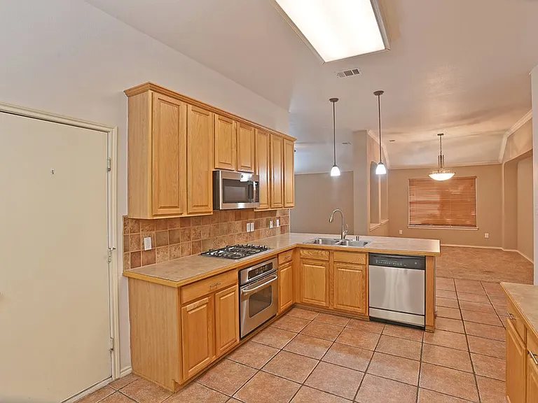 1073 Red Hawk Dr — Photo 10