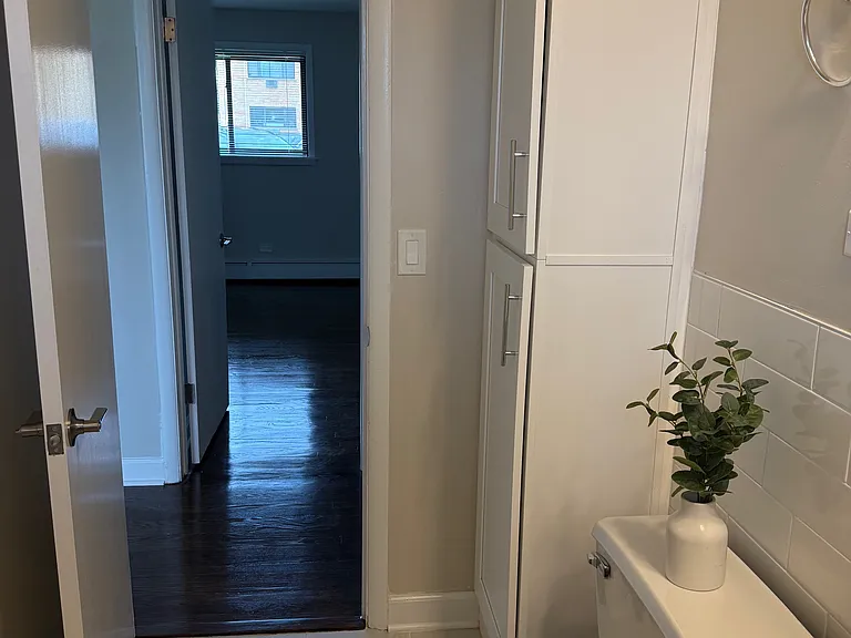 Park Lane Apartments — Photo 9