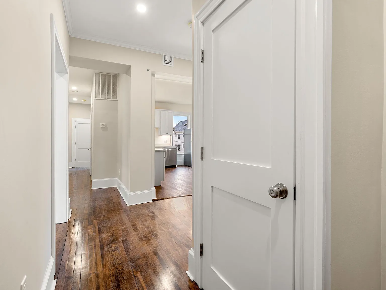 3 bed, 1300 sqft, $3,200 — Photo 2