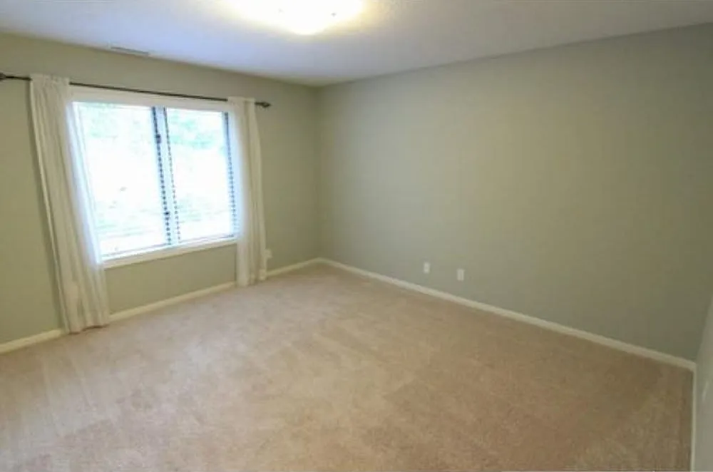 2 Bedroom Condo / Townhouse — Photo 2