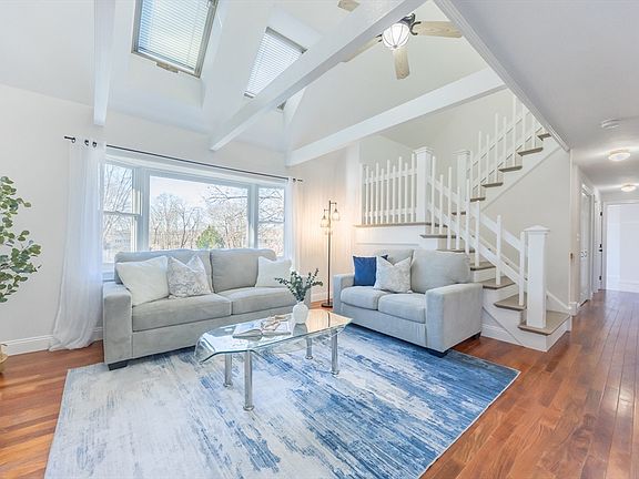 3rd image of 5 Arthur Collins Cir
