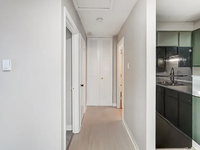 Hickory Creek Apartments — Photo 8