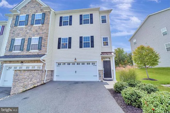 631 Jacobsen Cir