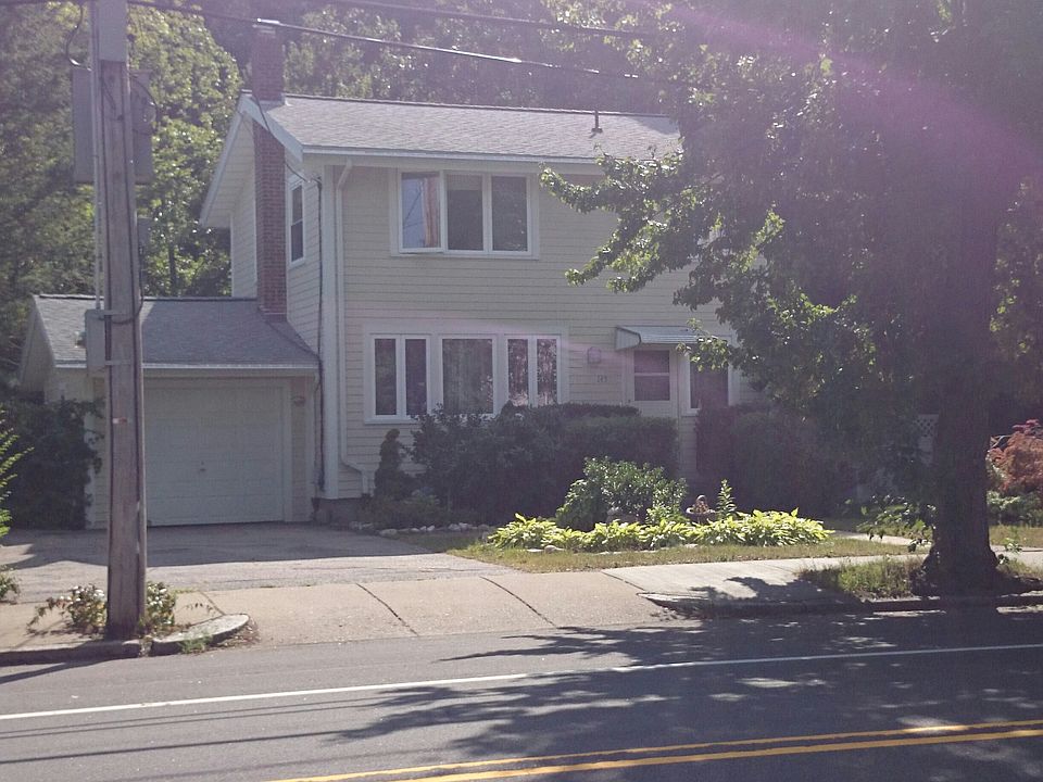 2nd image of 145 Chestnut St