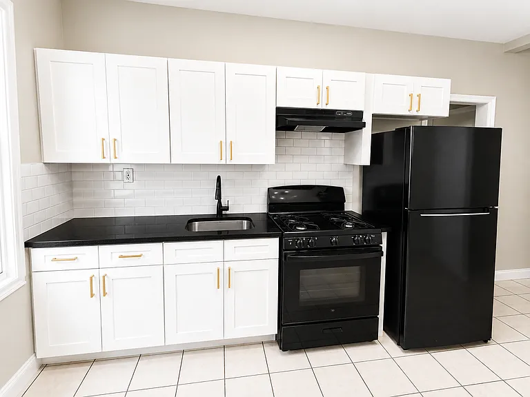174-176 Vermont Ave #1L — Photo 1
