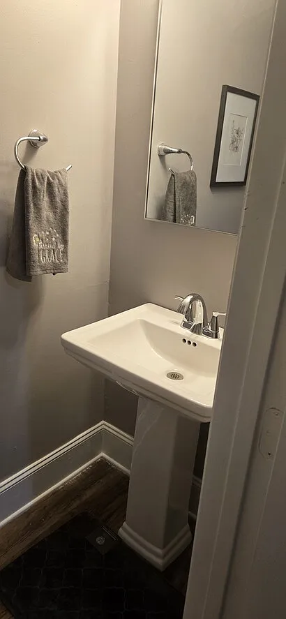 Ideal Townhouse Retreat - Beautiful 2BR - Minutes from Lake Murray — Photo 4