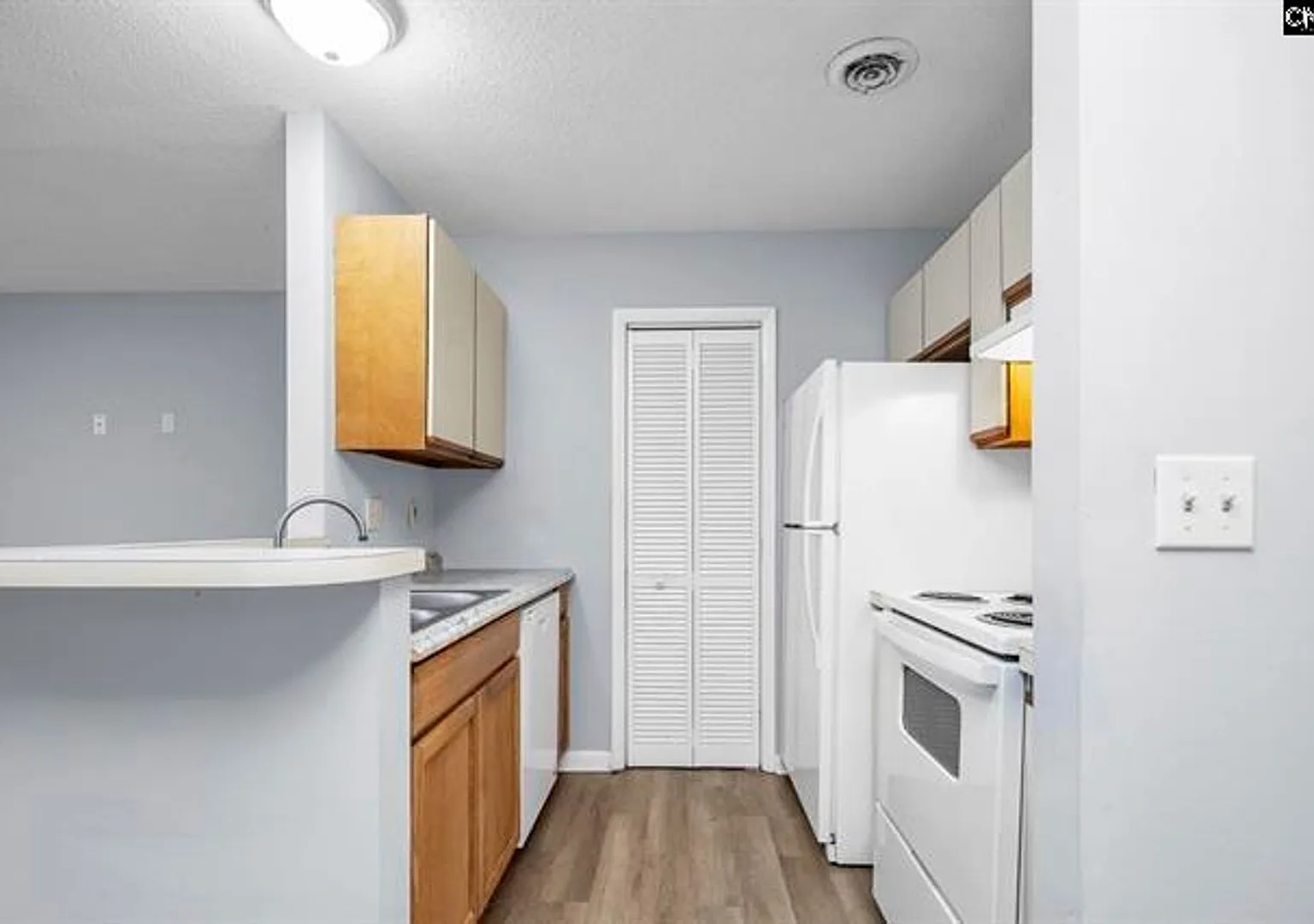 Convenient 1BR Condo in a Great Location — Photo 4